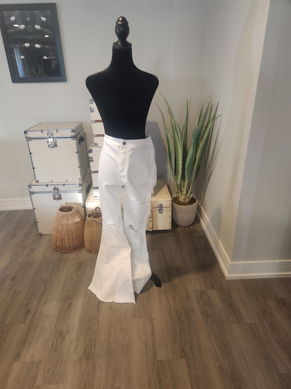 NWT White Bell Bottom Jeans - Picture 2 of 4